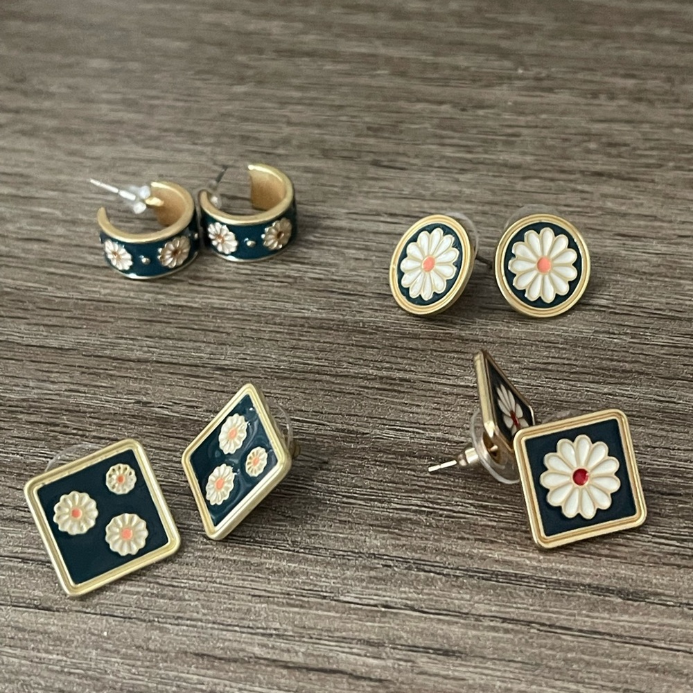 Womens blue floral earrings pack